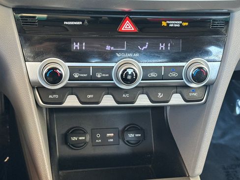 Used 2020 Hyundai Elantra SEL image 22