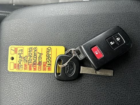 Used 2023 Toyota Tacoma TRD Off-Road image 27