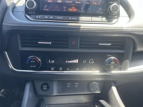 Used 2025 Nissan Rogue SV AWD/4WD image 18