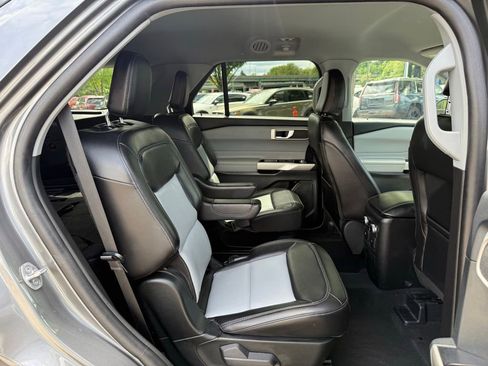 Used 2023 Ford Explorer XLT w/ Equipment Group 202A AWD/4WD image 27
