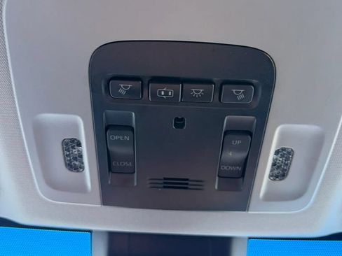 Used 2018 Toyota Camry SE w/ Moonroof Package FWD image 26