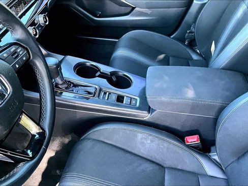 Used 2025 Honda Civic Sport image 15