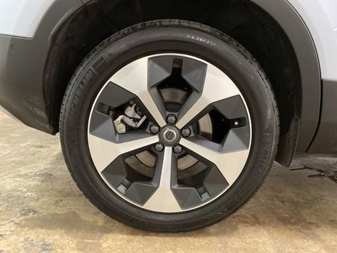 Used 2025 Volvo XC40 B5 Plus image 31