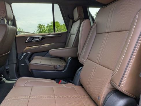 Used 2025 Chevrolet Tahoe High Country image 14