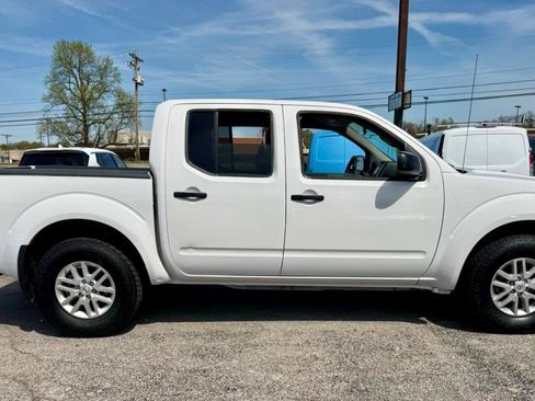 Used 2017 Nissan Frontier SV image 8