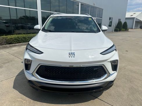 Used 2024 Buick Encore GX Sport Touring image 2