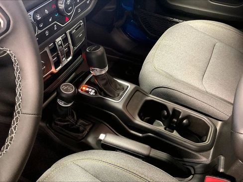 New 2025 Jeep Gladiator Sport image 21