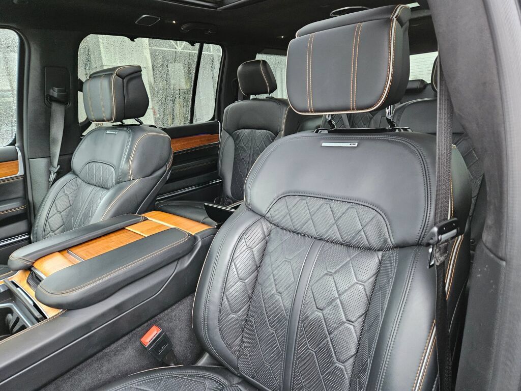 Used 2024 Jeep Grand Wagoneer L Series III AWD/4WD image 12
