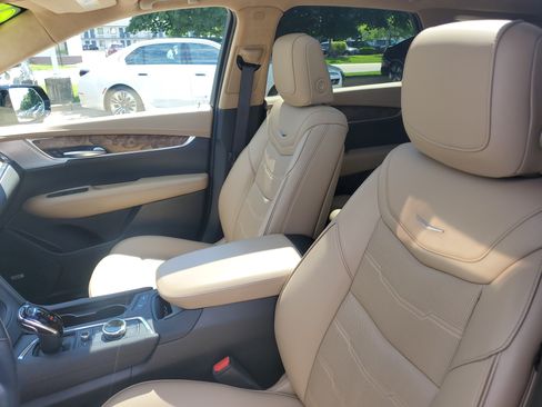 Used 2023 Cadillac XT5 Premium Luxury w/ Platinum Package AWD/4WD image 9
