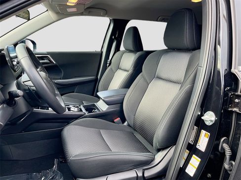 Used 2024 Mitsubishi Outlander ES image 18