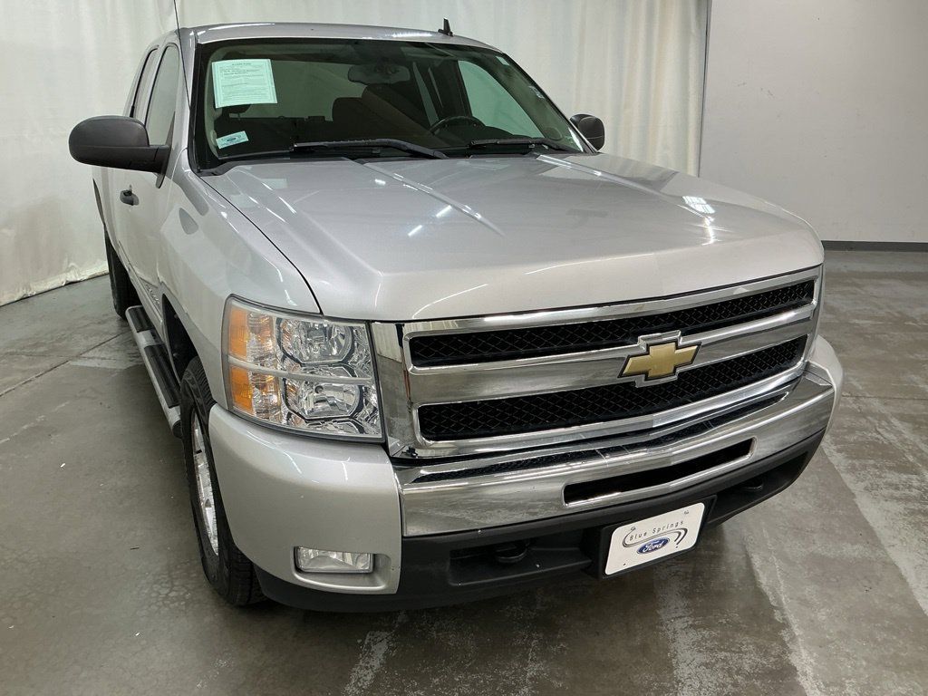Used 2011 Chevrolet Silverado 1500 LT w/ All-Star Edition AWD/4WD image 9