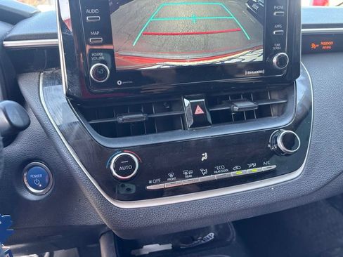Used 2021 Toyota Corolla LE FWD image 19