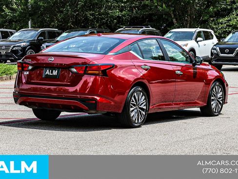 Used 2025 Nissan Altima 2.5 SV FWD image 7