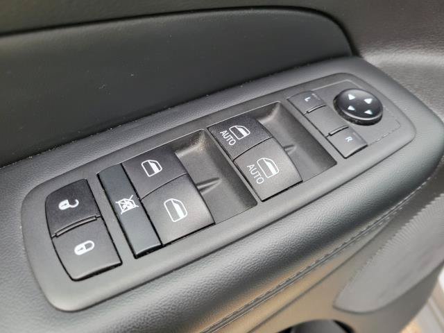 Used 2020 Jeep Grand Cherokee Altitude AWD/4WD image 17