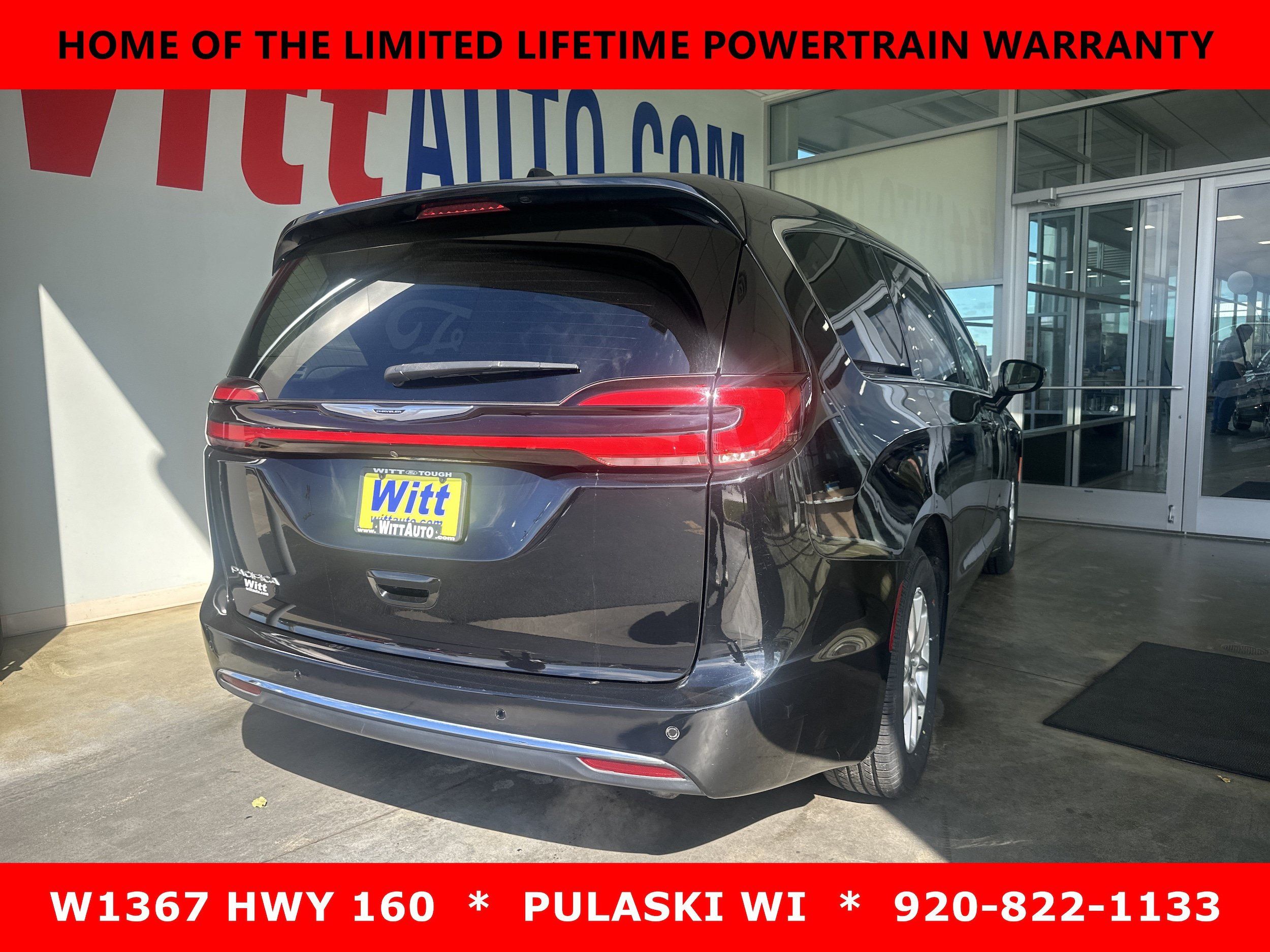 Used 2024 Chrysler Pacifica Touring-L FWD image 7