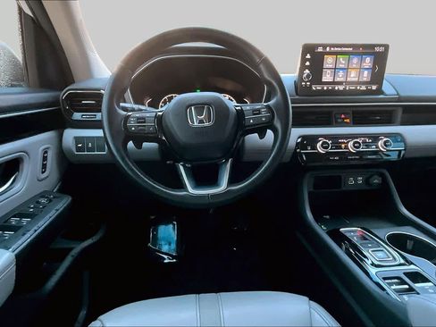 Used 2025 Honda Pilot EX-L image 6