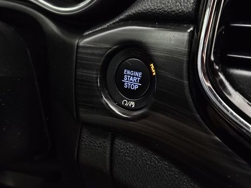 Used 2020 Jeep Grand Cherokee Altitude RWD image 18