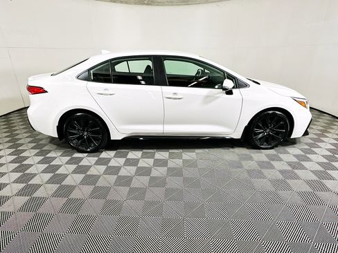 Used 2026 Toyota Corolla SE FWD image 2