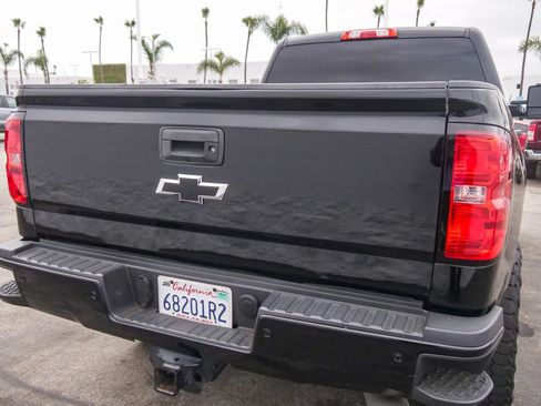 Used 2019 Chevrolet Silverado 2500 LT w/ Midnight Edition AWD/4WD image 8