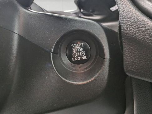 Used 2018 Jeep Compass Latitude w/ Popular Equipment Group FWD image 19
