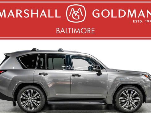 Used 2024 Lexus LX 600 4WD w/ Luxury Package image 1