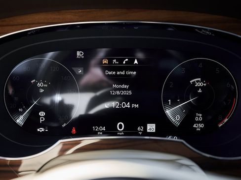 Used 2023 Bentley Bentayga Extended Wheelbase image 64