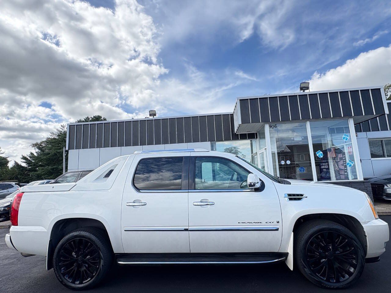 Used 2007 Cadillac Escalade EXT w/ Information Package AWD/4WD image 8