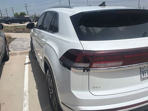 Used 2024 Volkswagen Atlas Cross Sport SEL R-Line AWD/4WD image 10
