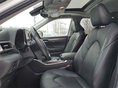 Used 2023 Toyota Highlander Limited image 20
