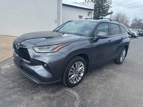 Used 2023 Toyota Highlander Platinum image 7