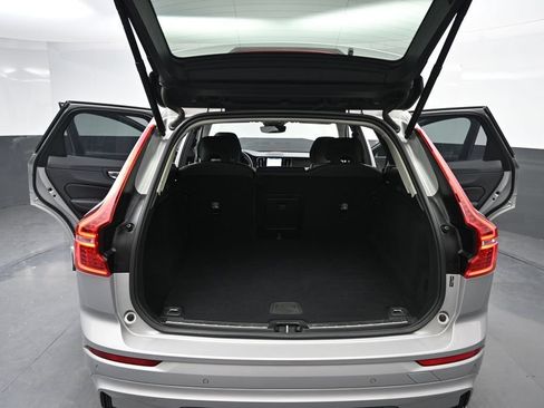Used 2025 Volvo XC60 B5 Plus AWD/4WD image 9