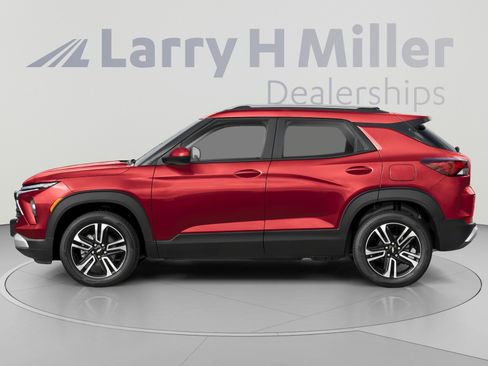 Used 2024 Chevrolet TrailBlazer LT AWD/4WD image 3