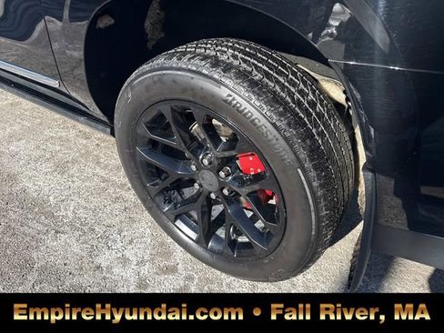 Used 2023 GMC Yukon XL Denali image 15