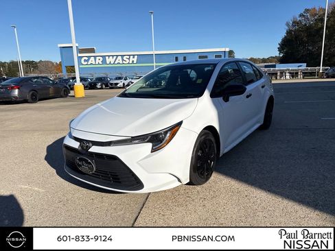 Used 2024 Toyota Corolla LE image 13