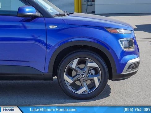 Used 2025 Hyundai Venue SEL FWD image 7