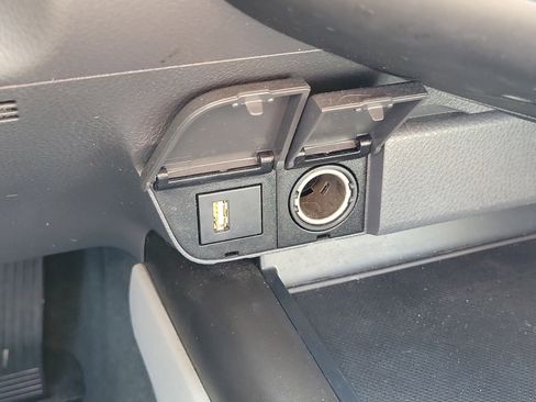 Used 2022 Toyota Camry LE image 33