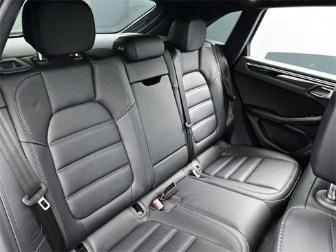 Used 2025 Porsche Macan image 23