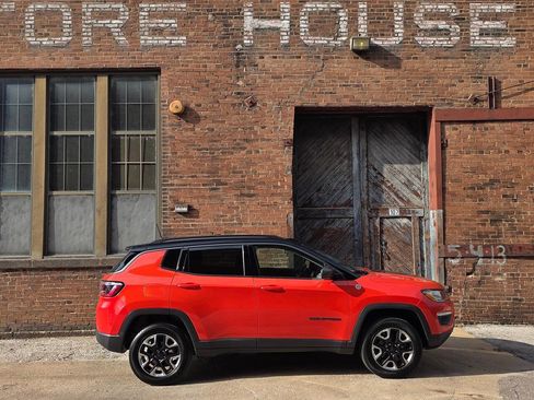 Used 2018 Jeep Compass Trailhawk w/ Navigation Group image 10