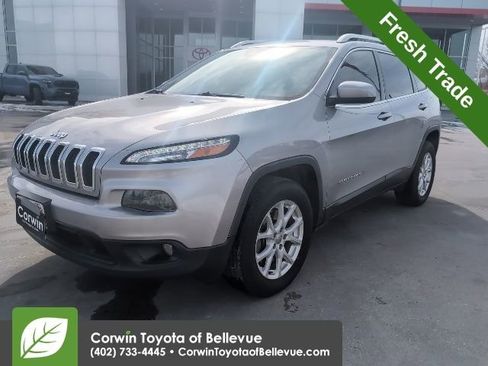 Used 2016 Jeep Cherokee Latitude w/ Cold Weather Group image 8