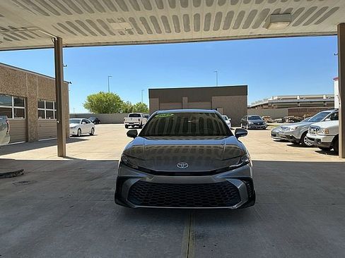 Used 2025 Toyota Camry SE w/ Convenience Package image 2