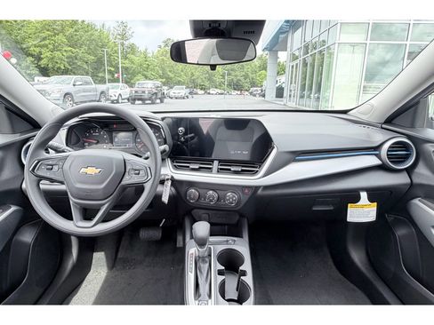 New 2026 Chevrolet Trax LS w/ LS Convenience Package FWD image 10