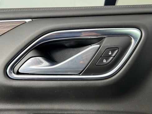 Used 2022 Chevrolet Suburban Z71 image 35