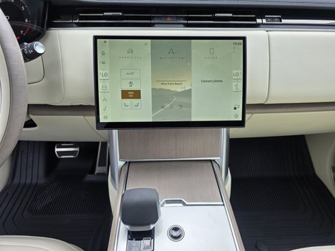 New 2026 Land Rover Range Rover Long Wheelbase SE AWD/4WD image 17