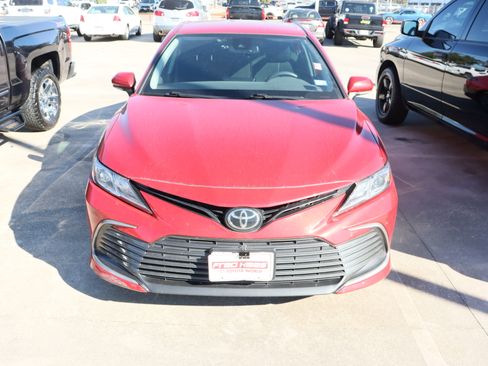 Used 2023 Toyota Camry LE image 4