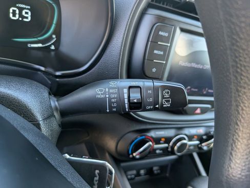 Certified 2023 Kia Soul LX w/ LX Technology Package FWD image 30