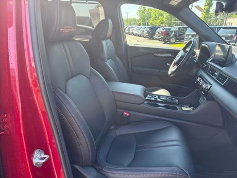 Certified 2025 Honda Pilot TrailSport image 13