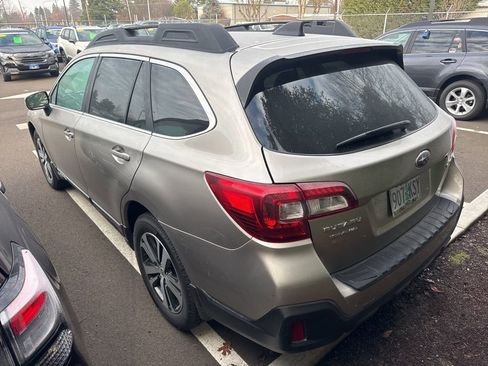 Used 2018 Subaru Outback 2.5i Limited image 2