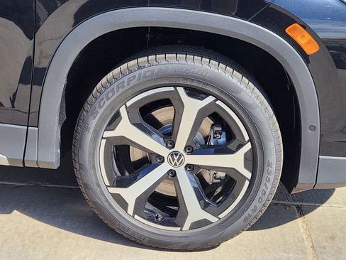 New 2026 Volkswagen Tiguan SE image 7