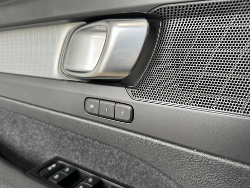 Used 2021 Volvo XC40 T5 Momentum image 27