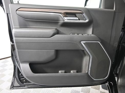 Used 2022 Chevrolet Silverado 1500 LT AWD/4WD image 18